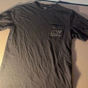 Dark blue vineyard vines t shirt